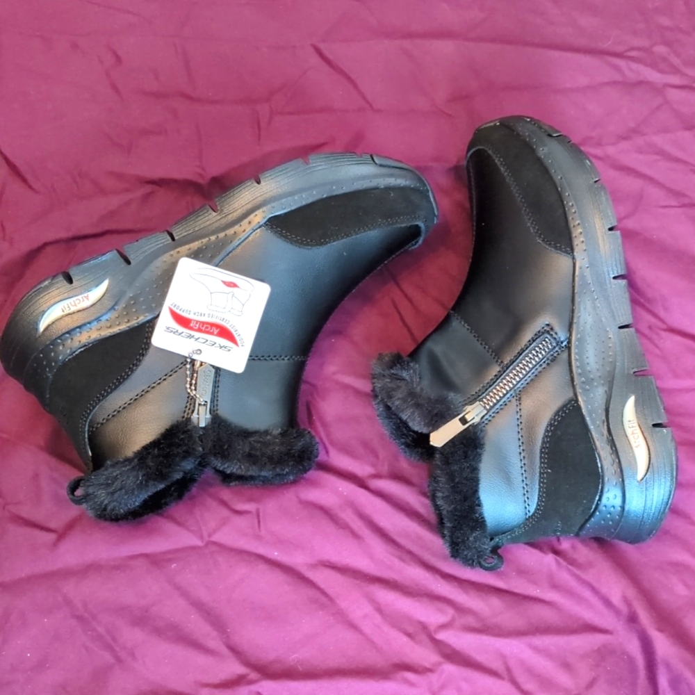 NWT Women's Skechers Air-Cooled ArchFit boots size 6.5 black with faux fur top - Picture 5 of 10